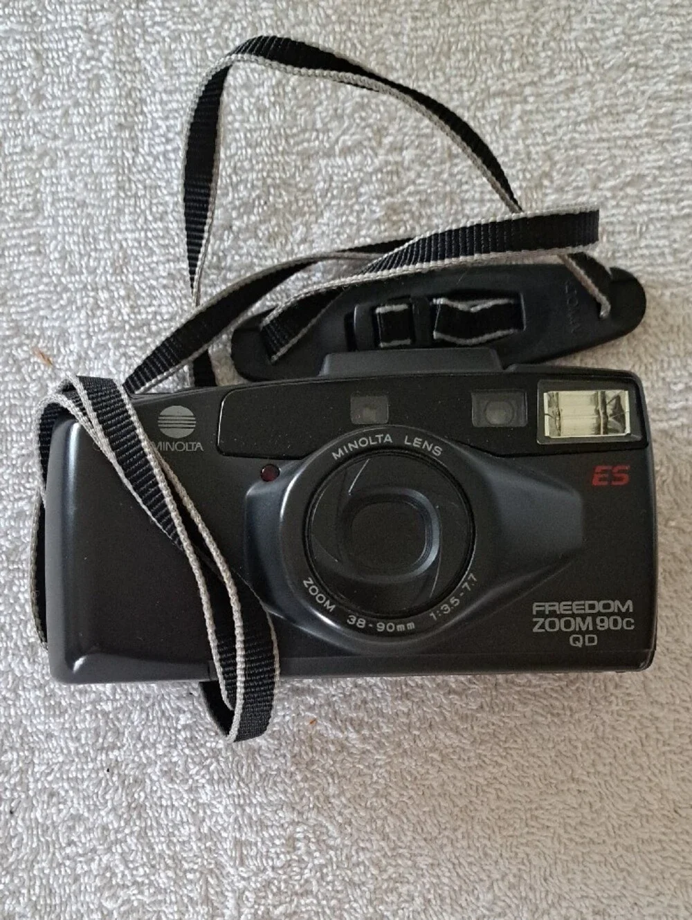 Minolta Freedom Zoom 90C QD 35MM Camera & Case